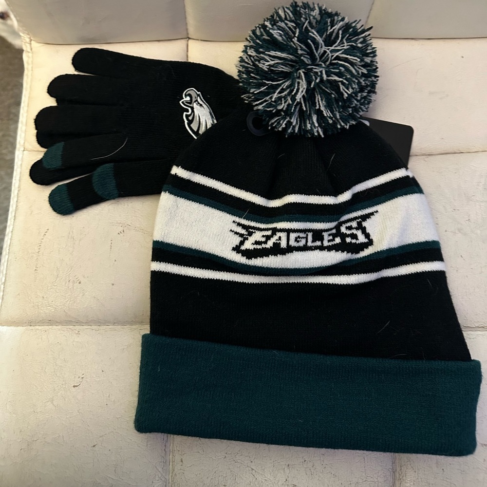 E-A-G-L-E-S ..... EAGLES Pom hat and gloves